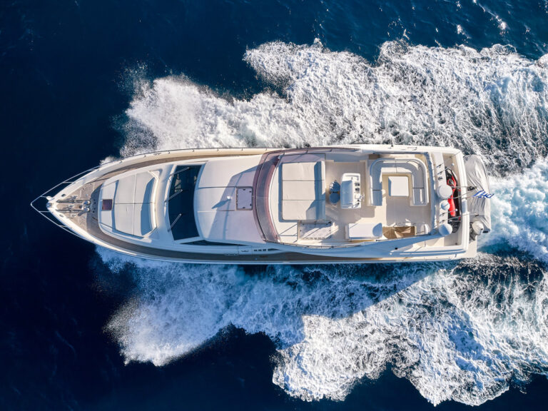 Elegant flybridge design