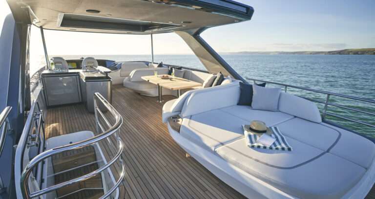 Impressive flybridge