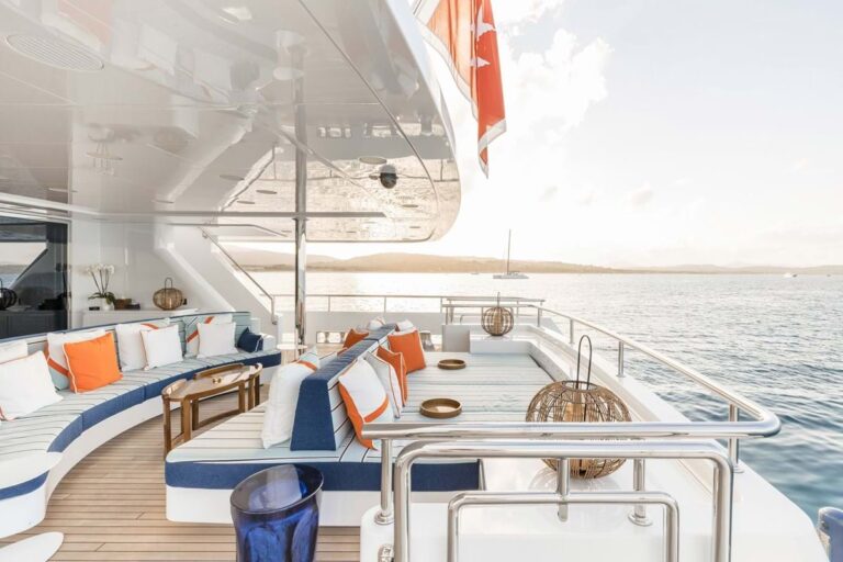 Luxury yacht KADIMO'S