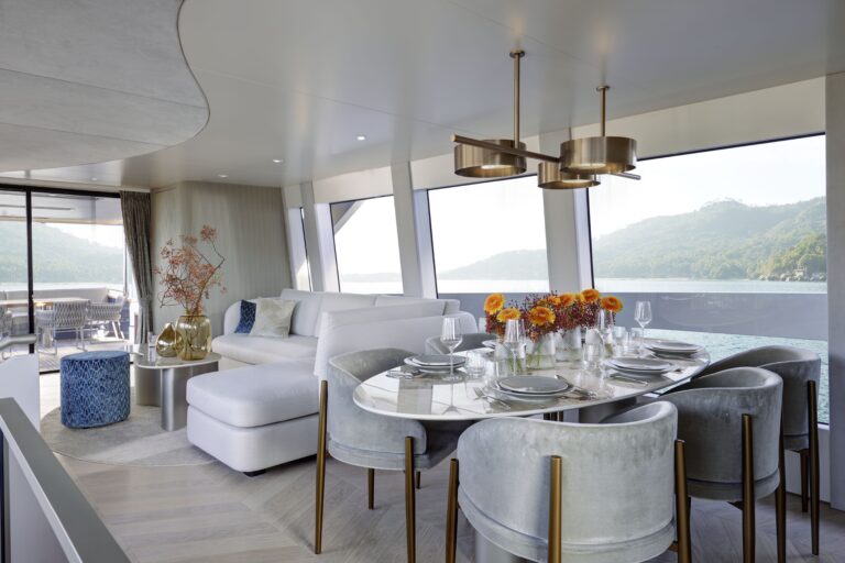 Main salon view aft