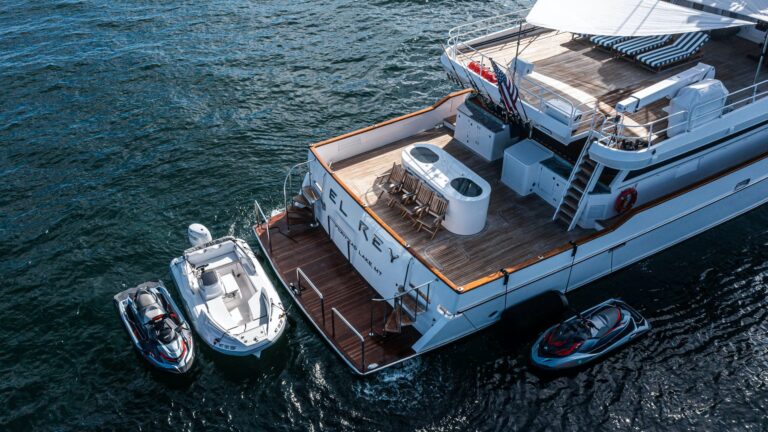 Sociable upper deck and main deck aft