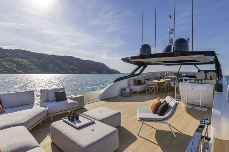 Stunning flybridge