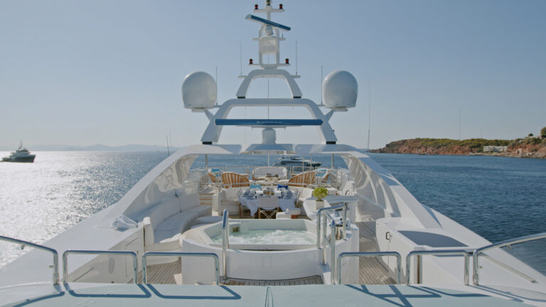 Sun deck with jacuzzi, dining and lounge
