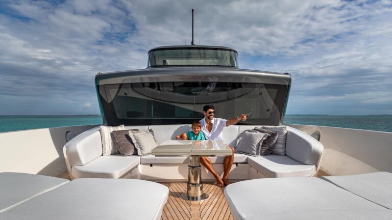 Flexible foredeck space
