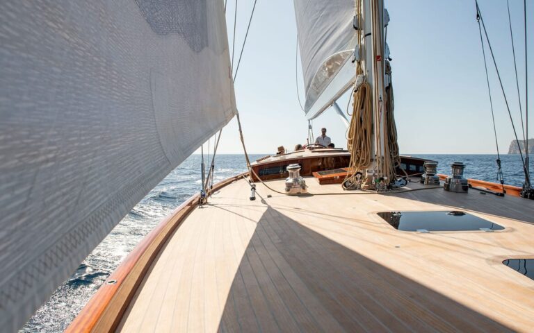 Flush teak foredeck