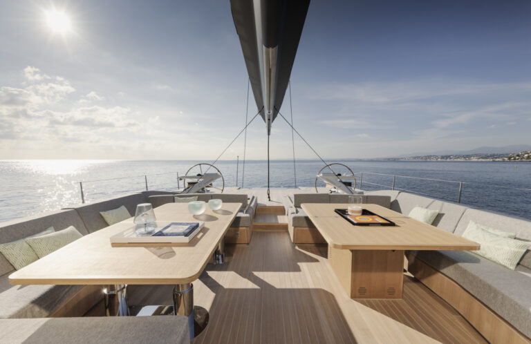 Deck dining and lounge