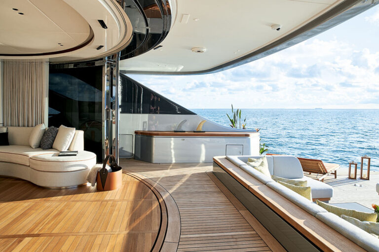 Flow from salon to beach terrace