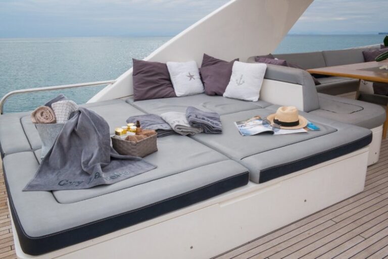 Flybridge sun pads