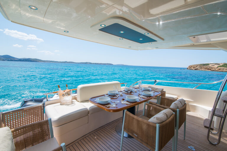 Main deck aft dining