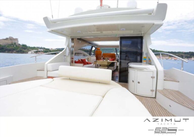 Aft deck sun loungers