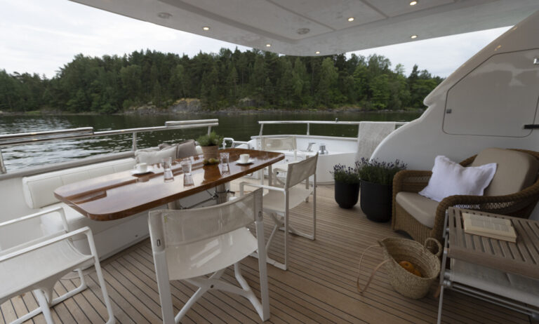 Al fresco dining on aft deck
