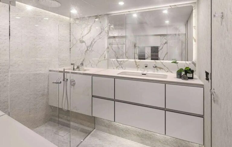 Ensuite bathroom