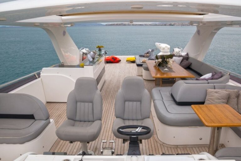 Flybridge view aft