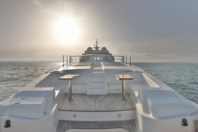 Huge foredeck