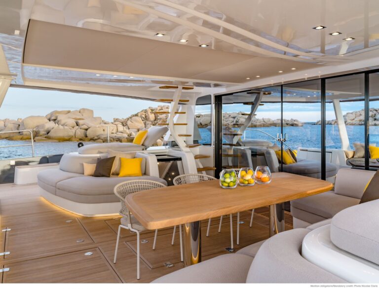 Main deck aft cockpit
