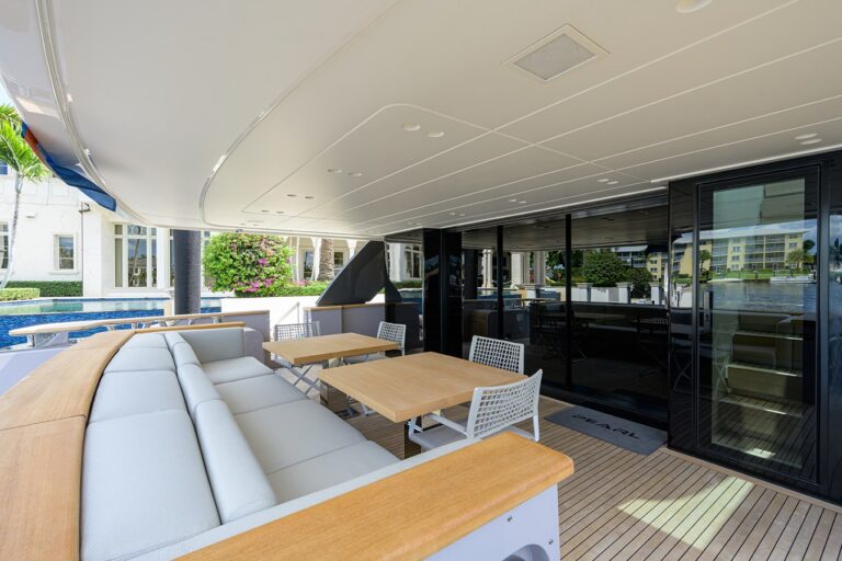 Main deck dining