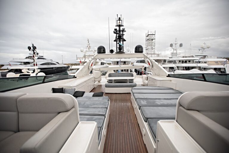 Relaxing upper deck