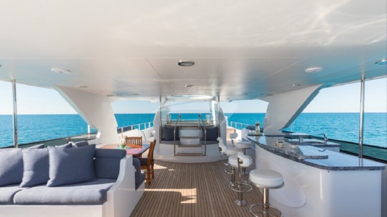 Sun deck bar