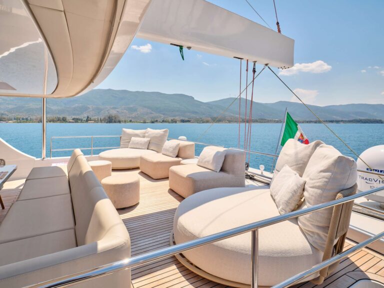 Sun deck lounge