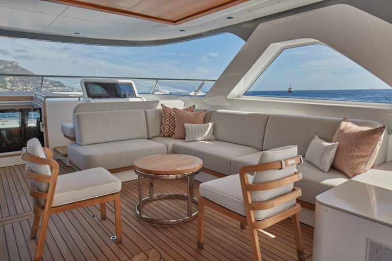 Sundeck dining area