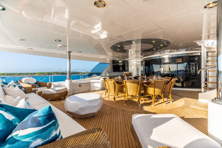 Beautiful spacious bridge deck