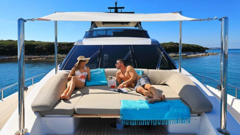 Bow lounge with sun shade