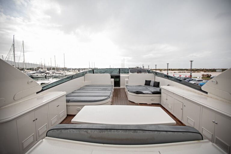 Casual dining on upper deck