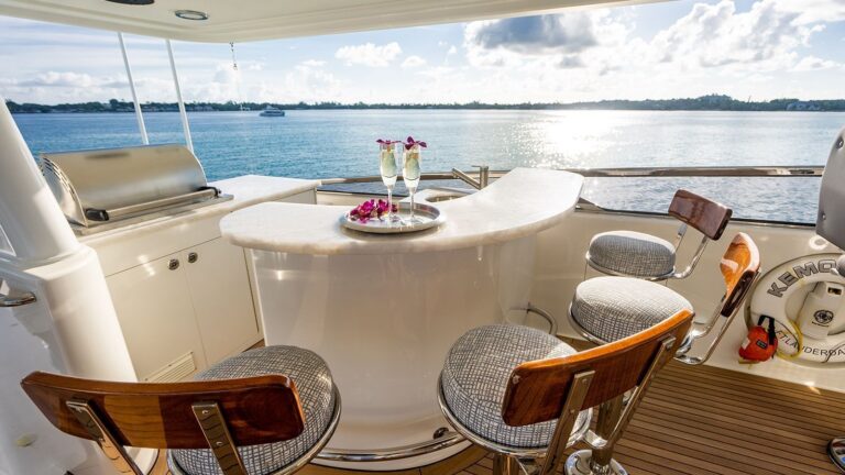 Flybridge bar with spectacular view