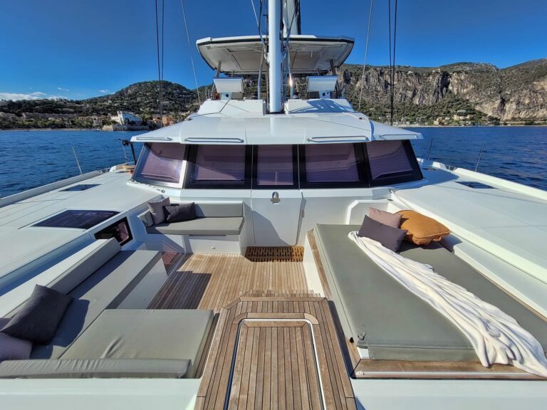 Foredeck view aft