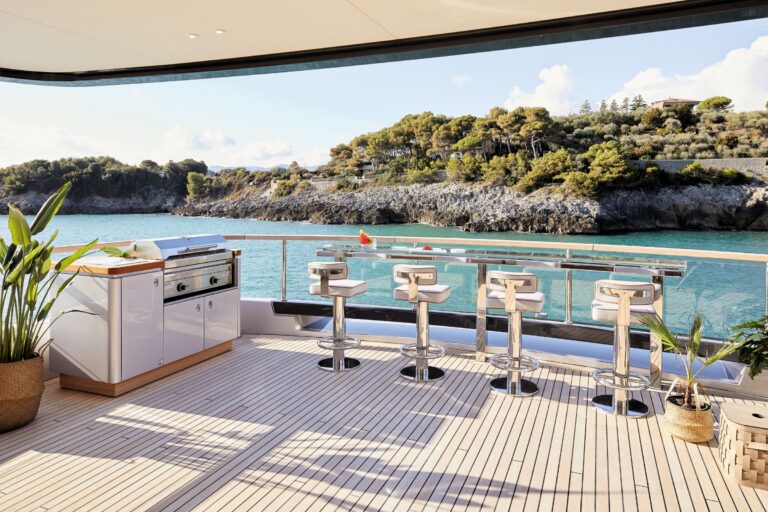 Sun deck bar and grill