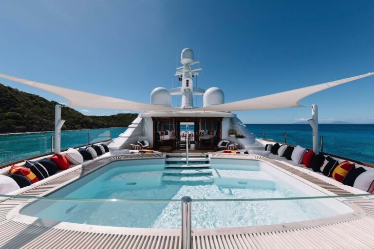 Sun deck forward pool