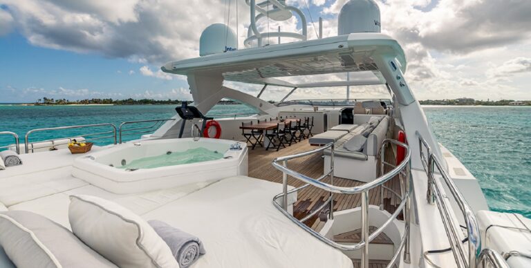 Sundeck with jacuzzi.