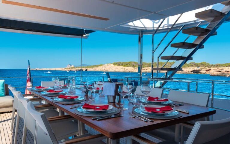 Upper deck dining