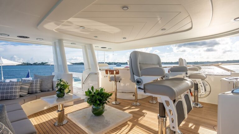 Flybridge helm station