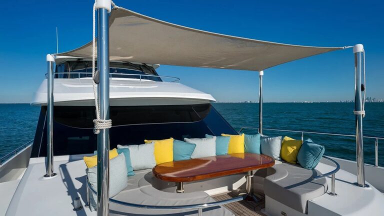 Foredeck sun shade