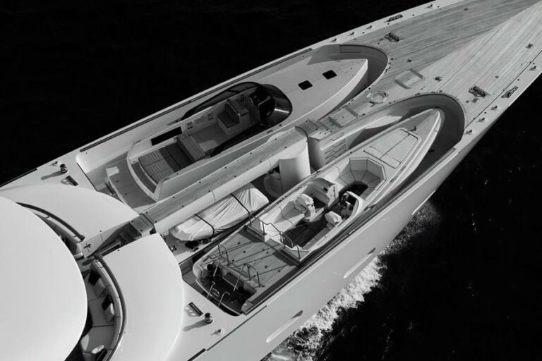 Foredeck sunken tender storage