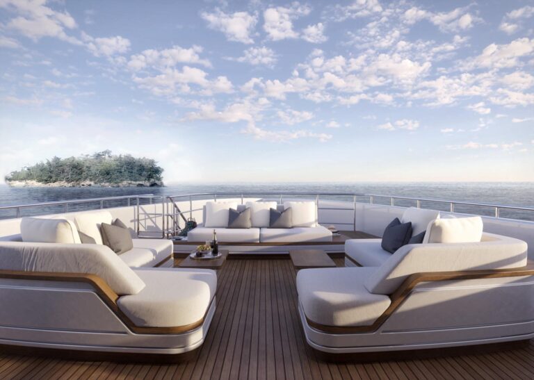 Upper deck foredeck lounge