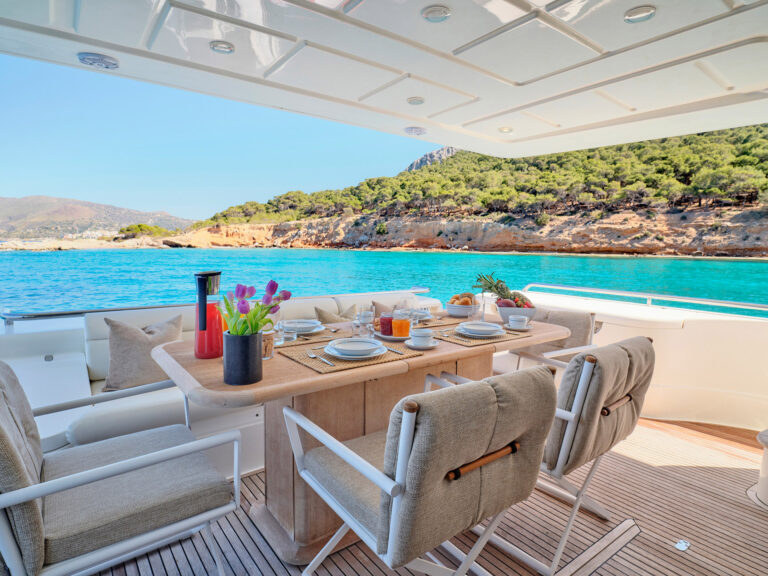 Aft deck dining