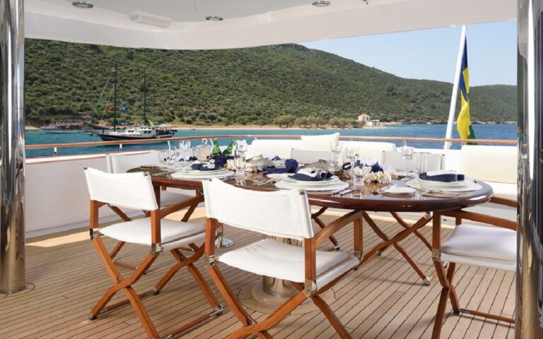 Aft deck dining