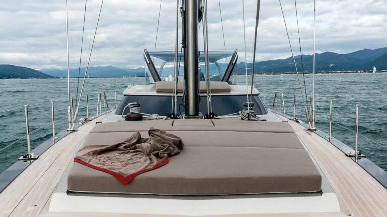 Foredeck sunpads
