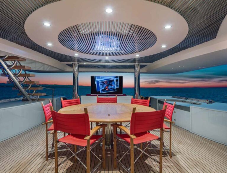 Main deck aft dining