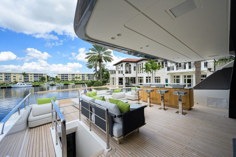 Upper deck
