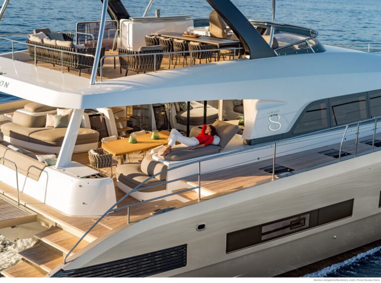 Flybridge and aft cockpit