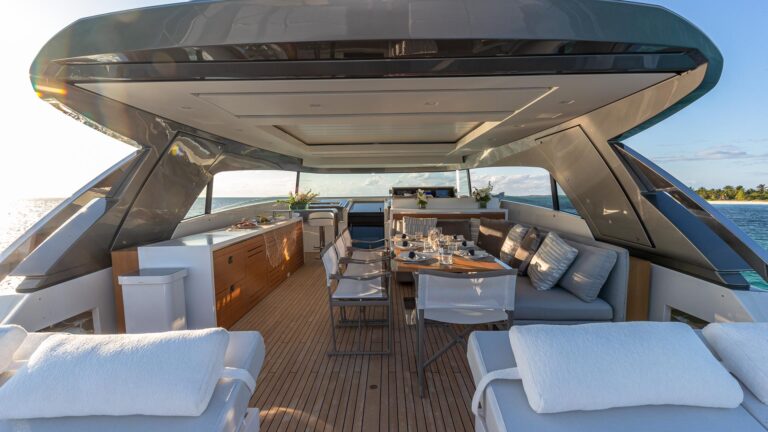Luxury flybridge