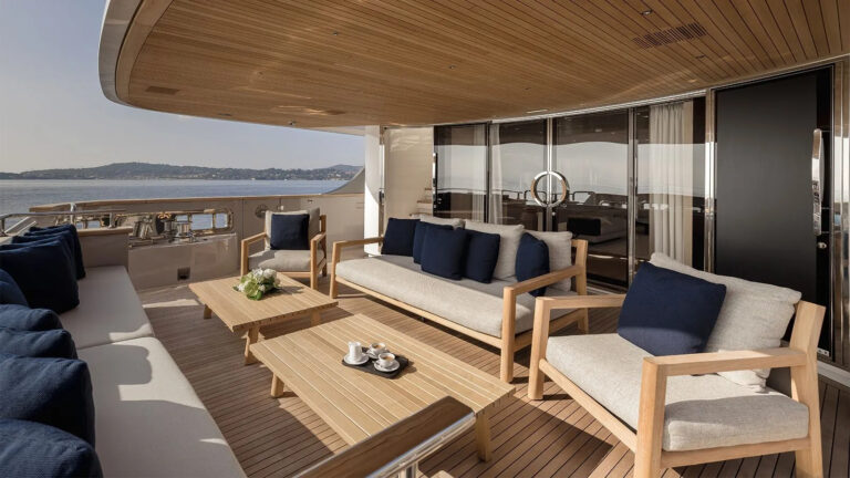 Main deck aft