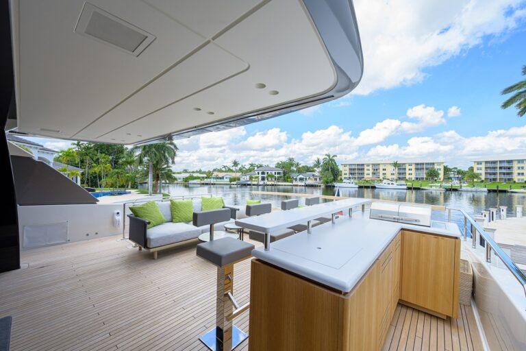 Sun deck bar