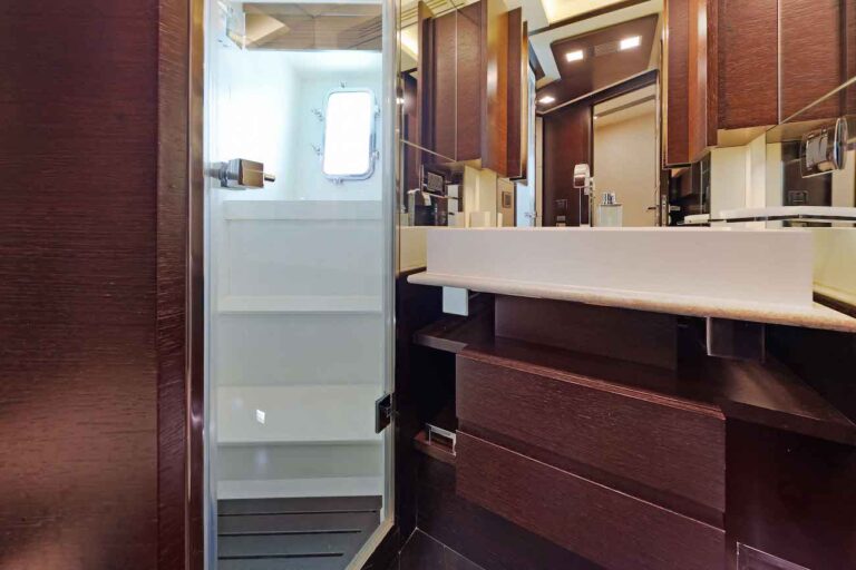 Forward Queen Ensuite
