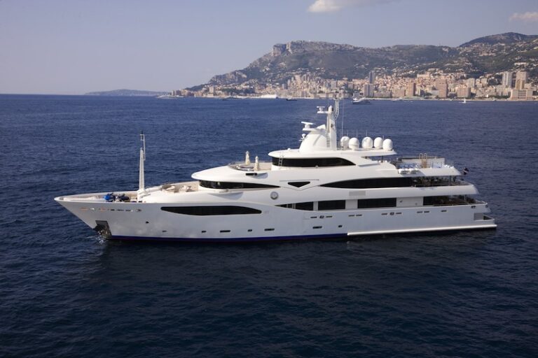 20 Superyacht ROMANCE exterior