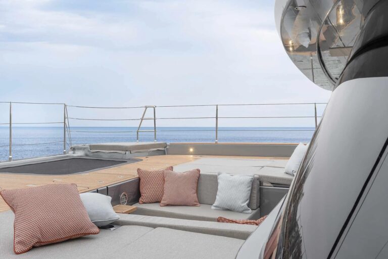 Foredeck (sistership)