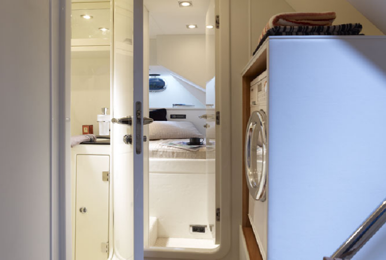 2009 Sunseeker 80 Motor Yacht  - Crew Cabin